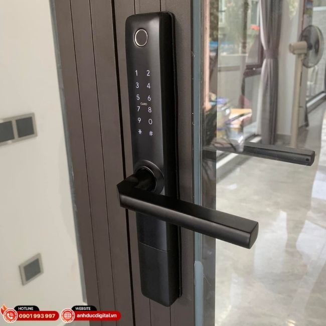 Chọn sai loại khóa vân tay cho cửa nhôm có thể gây khó lắp đặt và ảnh hưởng độ bền cửa.