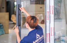 Khóa vân tay cửa nhôm: Top 5 mẫu nên mua và kinh nghiệm chọn đúng