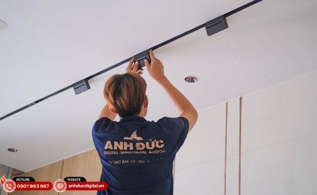 Hệ thống chiếu sáng thông minh giúp kiểm soát toàn bộ đèn trong nhà một cách linh hoạt và tiện lợi